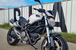 Ducati Monster 696 Plus