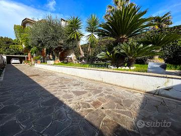 Villa Bifamiliare a Fiumicino 5 locali