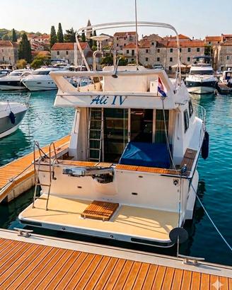 Cabinato a motore linea d'asse con fly