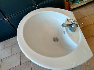 Lavabo ceramica+ rubinetteria 