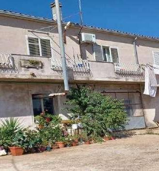 Immobile in asta di 272 m² con 5 locali e box auto