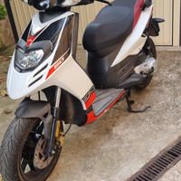 Aprilia sr motard