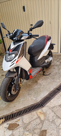 Aprilia sr motard