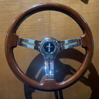 Volante sportivo in legno