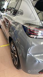 Peugeot 208 ibrida