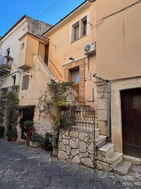 CASA SEMINDIPENDENTE A VENAFRO