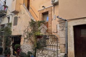 CASA SEMINDIPENDENTE A VENAFRO