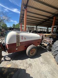 Botte diserbatrice trainata