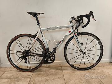 bici in carbonio 
