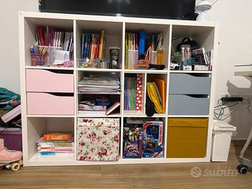Mobile Ikea Kallax completo di accessori