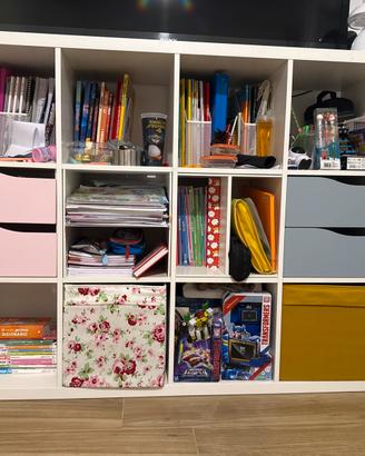 Mobile Ikea Kallax completo di accessori