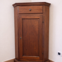 Mobile ad angolo in legno