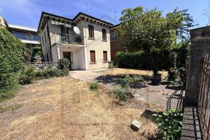 CASA SINGOLA DA RISTRUTTURARE