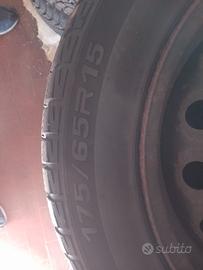 4 gomme invernali con cerchi 20€ cad 175/65/R15