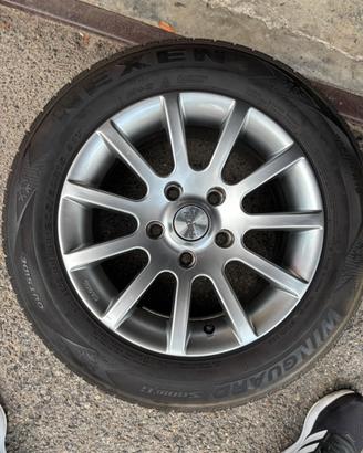 Gomme  4 stagioni 205/60/R15 con cerchi in lega