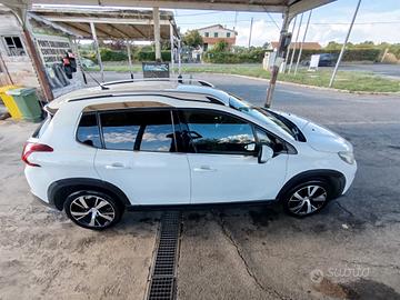 Peugeot 2008 tagliandata con distribuzione nuova