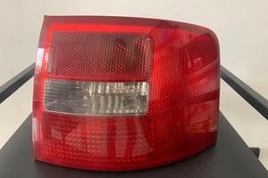 Faro e Stop destro Audi A6