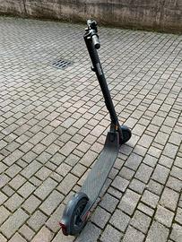 Monopattino elettrico ninebo kick