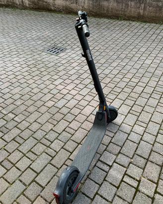 Monopattino elettrico ninebo kick