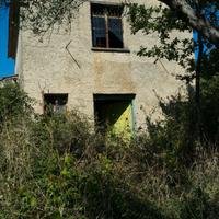 RUDERE SU DUE LIVELLI +TERRENO 20.000 mq
