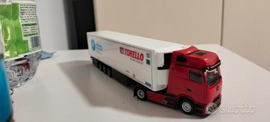 Tir su base Herpa della ditta trasporti TORELLO 