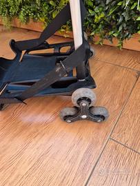 Due carrelli per zaini scuola