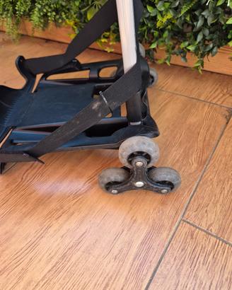 Due carrelli per zaini scuola