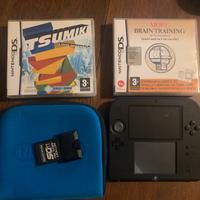 Nintendo 2ds con custodia e giochi
