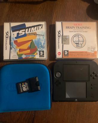 Nintendo 2ds con custodia e giochi
