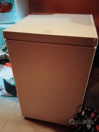 Congelatore a pozzo Indesit modello OS1A1002