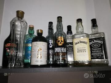 Bottiglie vuote da collezione Casa Bar Locale