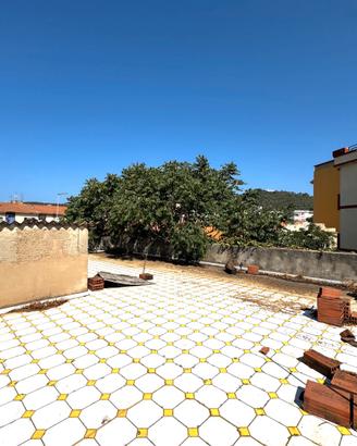 Indipendente con cortile ed ampia terrazza