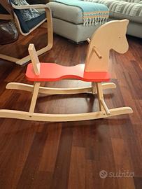 Cavallo a dondolo per bambini