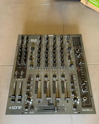 Consolle x traktor, mixer xone92, 2 x1, audio10