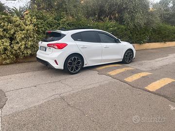 Ford focus 1.5 Ecoblue 120 cv St line