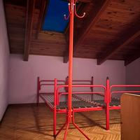 Appendiabiti da pavimento con ganci