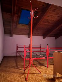 Appendiabiti da pavimento con ganci