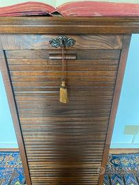 Secreter antico in legno con leggio