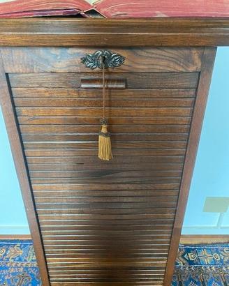 Secreter antico in legno con leggio