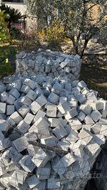 Cubetto per pavimento in travertino