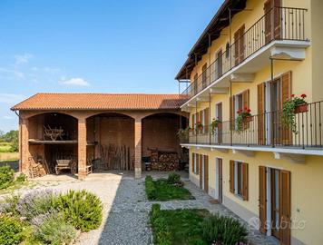 GIAVENO - CASCINA CON GRANDE GIARIDINO