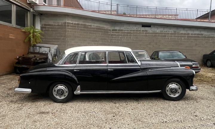 Mercedes type 300 Adenauer PERMUTE