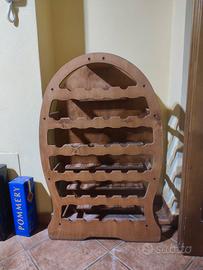 Cantinetta porta vino in legno.