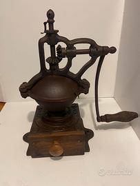 Antico grande macinacaffè