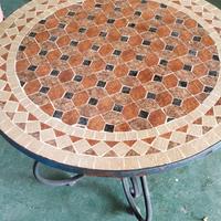 tavolo in ferro con piano in mosaico