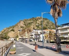 Capo d'Orlando ampio appartamento con posto auto
