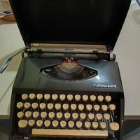 macchina da scrivere portatile Triumph 
