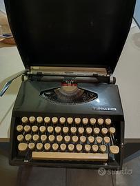 macchina da scrivere portatile Triumph 