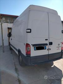 Nissan interstar