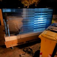 schermo tv LG DIGITAL SIGNAGE da 98 pollici ROTTA